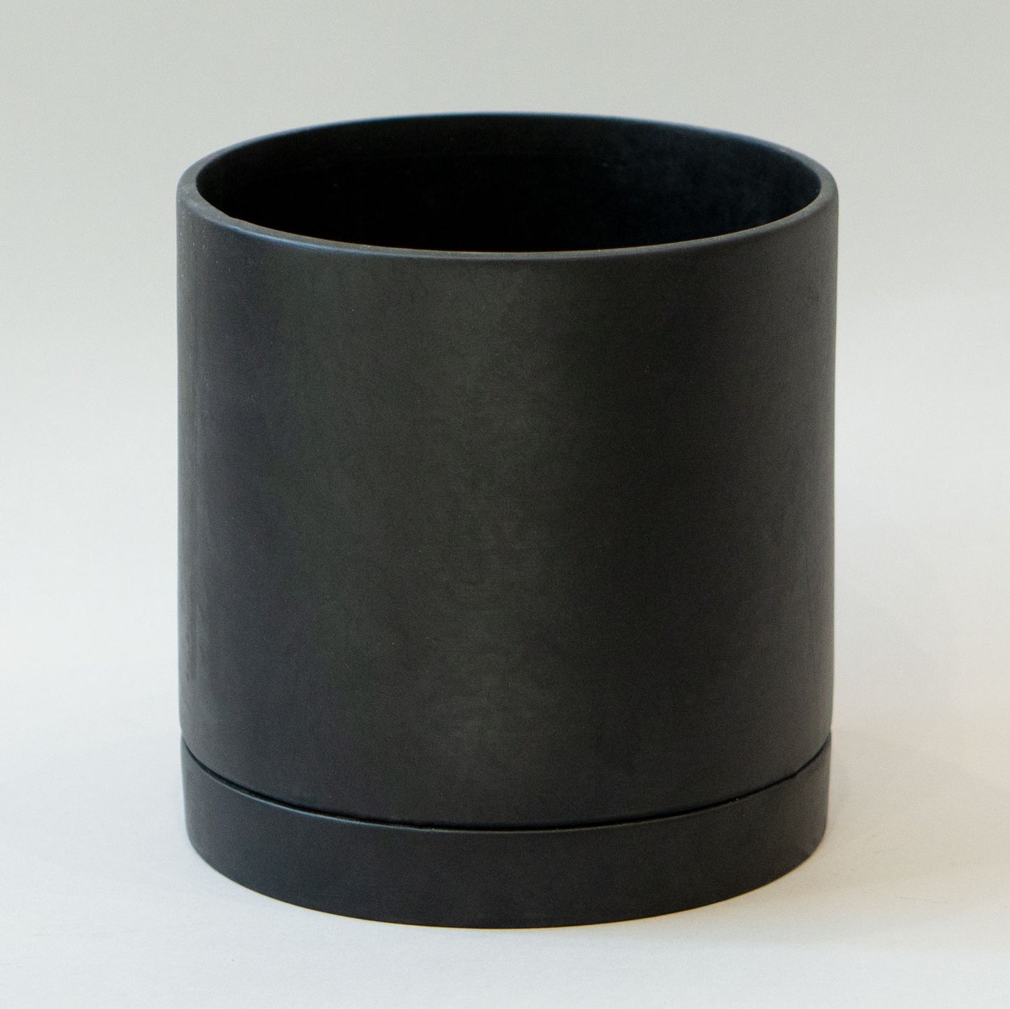 7" Pot with saucer (Black)